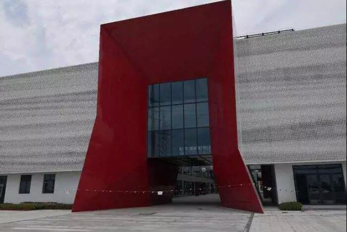 �Ϻ��ɽ��Ļ�����԰���Ӿ���������Ŀ